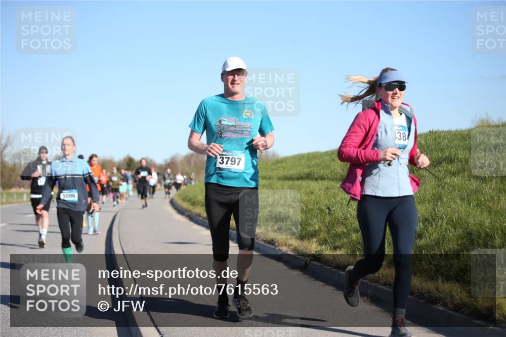 06.04.2025 - 44. Internationalen Wilhelmsburger Insellauf Jannik Wohlers http://msf.ph/oto/7615563 06.04.2025 09:34:51 Laufen 5096, 3797, 38 meine-sportfotos.de
