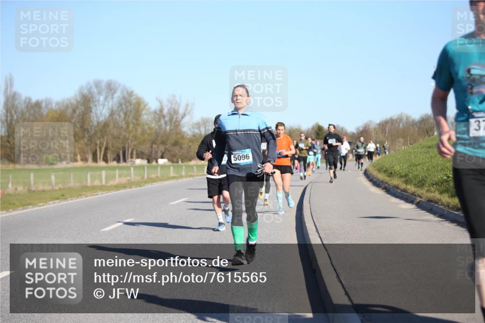 06.04.2025 - 44. Internationalen Wilhelmsburger Insellauf Jannik Wohlers http://msf.ph/oto/7615565 06.04.2025 09:34:52 Laufen 5096, 37 meine-sportfotos.de