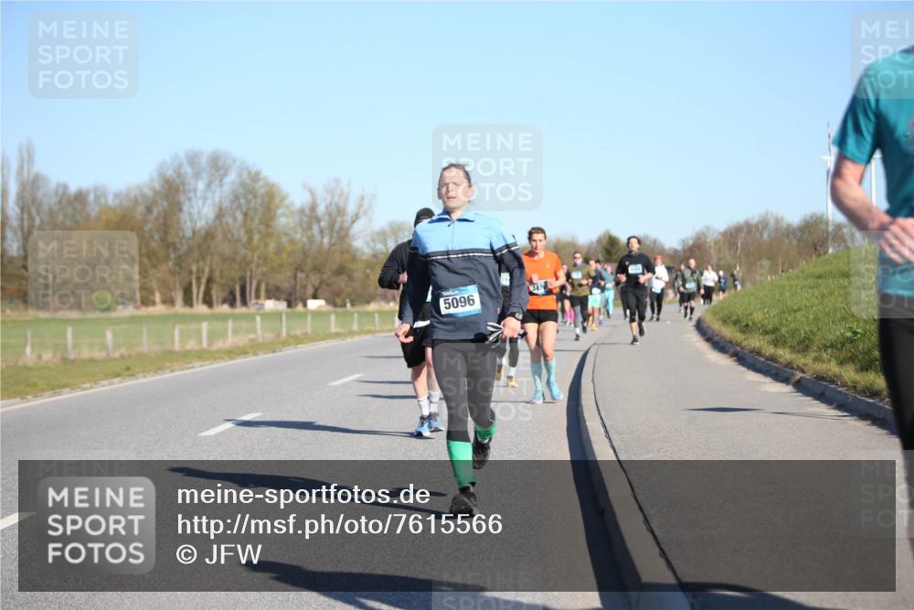 06.04.2025 - 44. Internationalen Wilhelmsburger Insellauf Jannik Wohlers http://msf.ph/oto/7615566 06.04.2025 09:34:52 Laufen 5096 meine-sportfotos.de