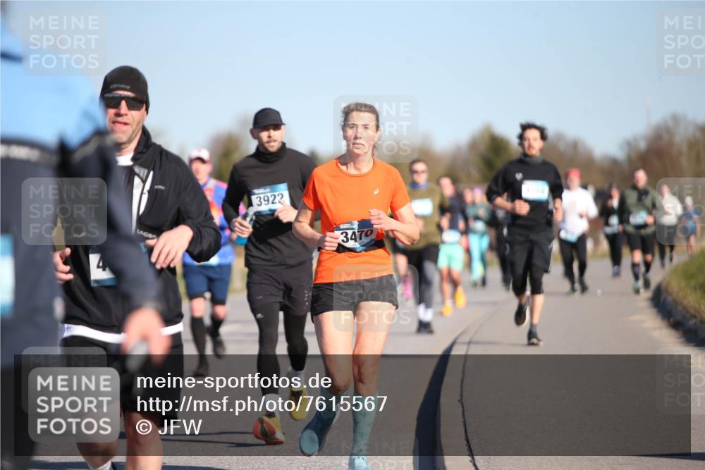 06.04.2025 - 44. Internationalen Wilhelmsburger Insellauf Jannik Wohlers http://msf.ph/oto/7615567 06.04.2025 09:34:53 Laufen 4, 3922, 3470 meine-sportfotos.de