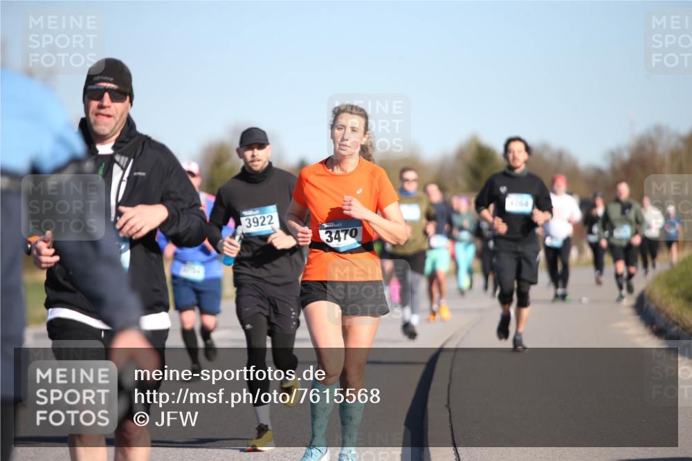06.04.2025 - 44. Internationalen Wilhelmsburger Insellauf Jannik Wohlers http://msf.ph/oto/7615568 06.04.2025 09:34:53 Laufen 3922, 3470, 4268 meine-sportfotos.de