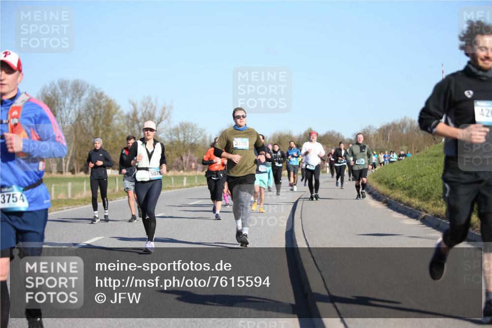06.04.2025 - 44. Internationalen Wilhelmsburger Insellauf Jannik Wohlers http://msf.ph/oto/7615594 06.04.2025 09:35:00 Laufen 3754, 5075, 3106, 4538, 428 meine-sportfotos.de
