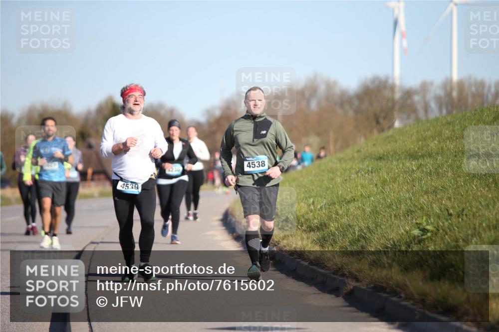 06.04.2025 - 44. Internationalen Wilhelmsburger Insellauf Jannik Wohlers http://msf.ph/oto/7615602 06.04.2025 09:35:03 Laufen 4539, 3230, 4538 meine-sportfotos.de