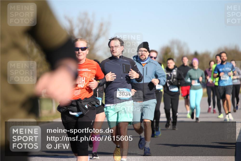 06.04.2025 - 44. Internationalen Wilhelmsburger Insellauf Jannik Wohlers http://msf.ph/oto/7615605 06.04.2025 09:35:04 Laufen 3034 meine-sportfotos.de