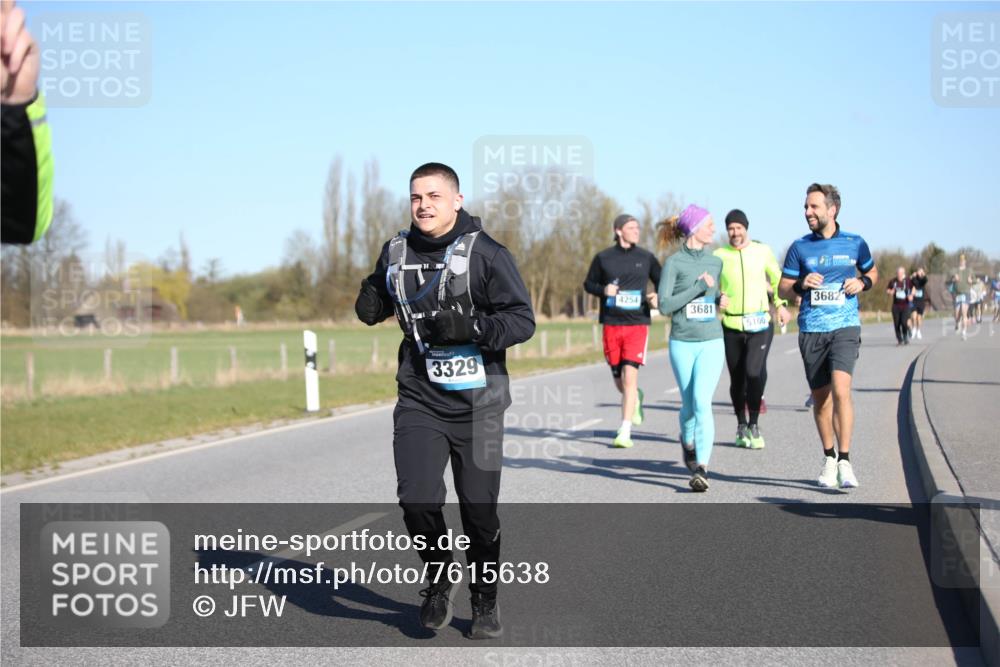 06.04.2025 - 44. Internationalen Wilhelmsburger Insellauf Jannik Wohlers http://msf.ph/oto/7615638 06.04.2025 09:35:12 Laufen 3329, 4254, 3682, 3681, 5100 meine-sportfotos.de
