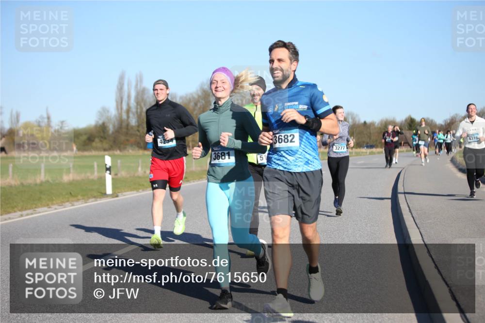 06.04.2025 - 44. Internationalen Wilhelmsburger Insellauf Jannik Wohlers http://msf.ph/oto/7615650 06.04.2025 09:35:14 Laufen 4254, 3681, 5, 3682, 4316, 3277 meine-sportfotos.de