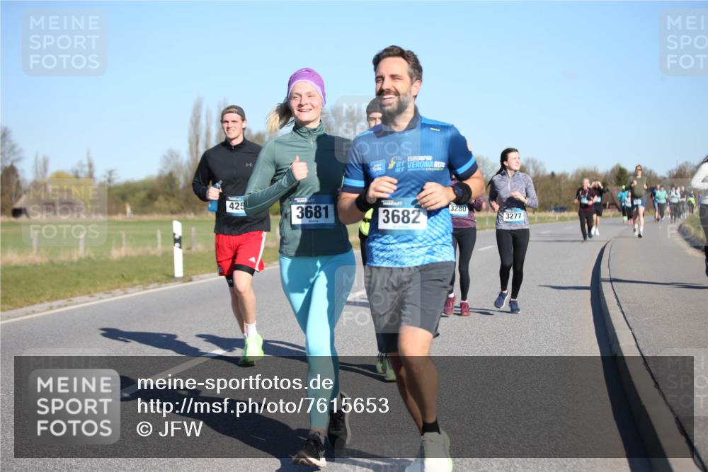 06.04.2025 - 44. Internationalen Wilhelmsburger Insellauf Jannik Wohlers http://msf.ph/oto/7615653 06.04.2025 09:35:14 Laufen 425, 3681, 3682, 3280, 3277 meine-sportfotos.de