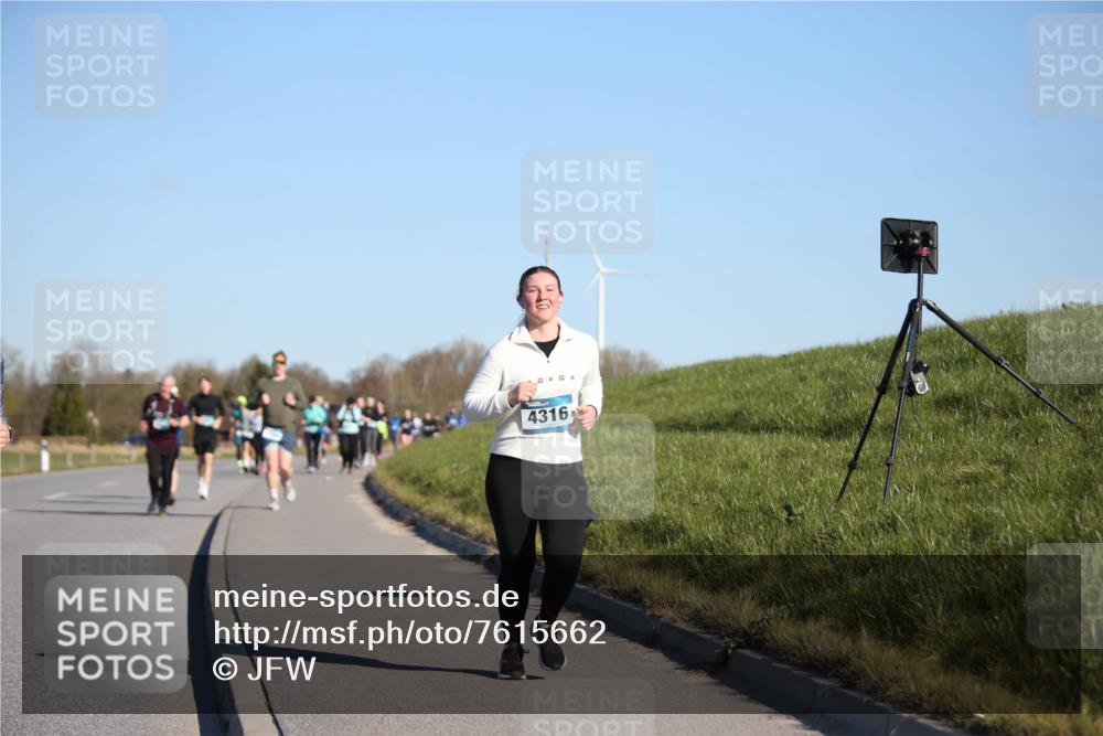 06.04.2025 - 44. Internationalen Wilhelmsburger Insellauf Jannik Wohlers http://msf.ph/oto/7615662 06.04.2025 09:35:16 Laufen 4316 meine-sportfotos.de