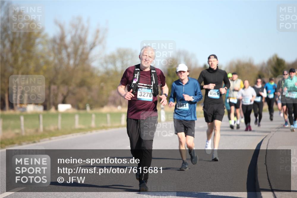 06.04.2025 - 44. Internationalen Wilhelmsburger Insellauf Jannik Wohlers http://msf.ph/oto/7615681 06.04.2025 09:35:22 Laufen 4143, 456, 3278, 3981 meine-sportfotos.de