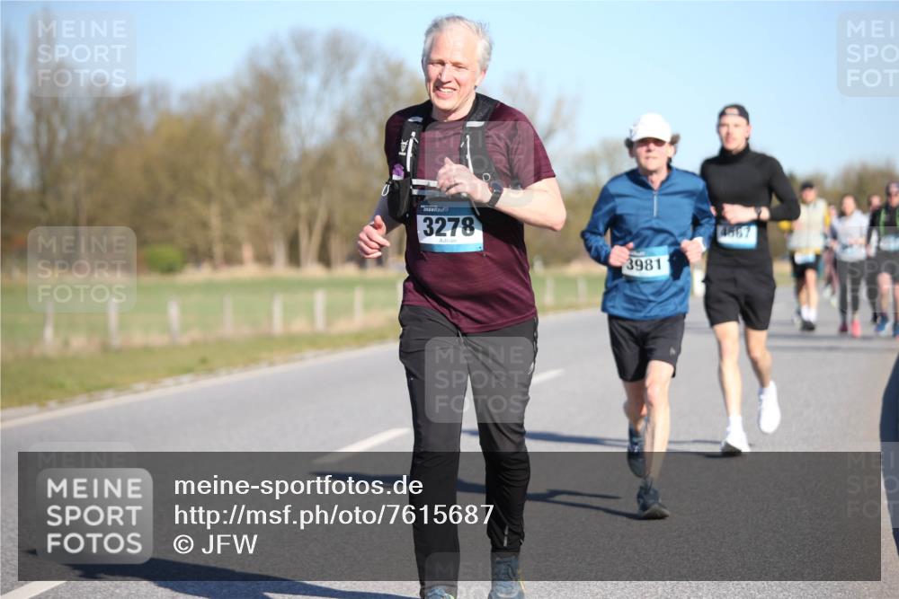 06.04.2025 - 44. Internationalen Wilhelmsburger Insellauf Jannik Wohlers http://msf.ph/oto/7615687 06.04.2025 09:35:25 Laufen 3278, 3981, 4567 meine-sportfotos.de