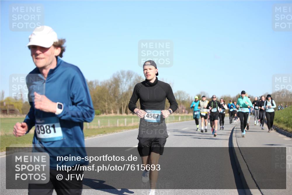 06.04.2025 - 44. Internationalen Wilhelmsburger Insellauf Jannik Wohlers http://msf.ph/oto/7615693 06.04.2025 09:35:29 Laufen 3981, 4567, 4143 meine-sportfotos.de
