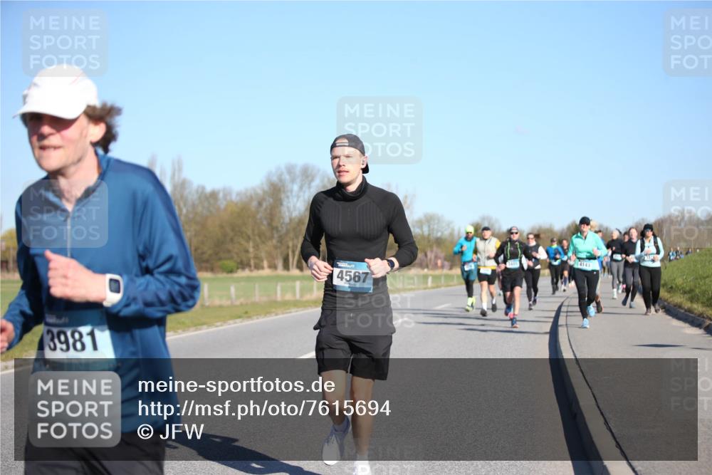 06.04.2025 - 44. Internationalen Wilhelmsburger Insellauf Jannik Wohlers http://msf.ph/oto/7615694 06.04.2025 09:35:29 Laufen 3981, 4567, 4143 meine-sportfotos.de