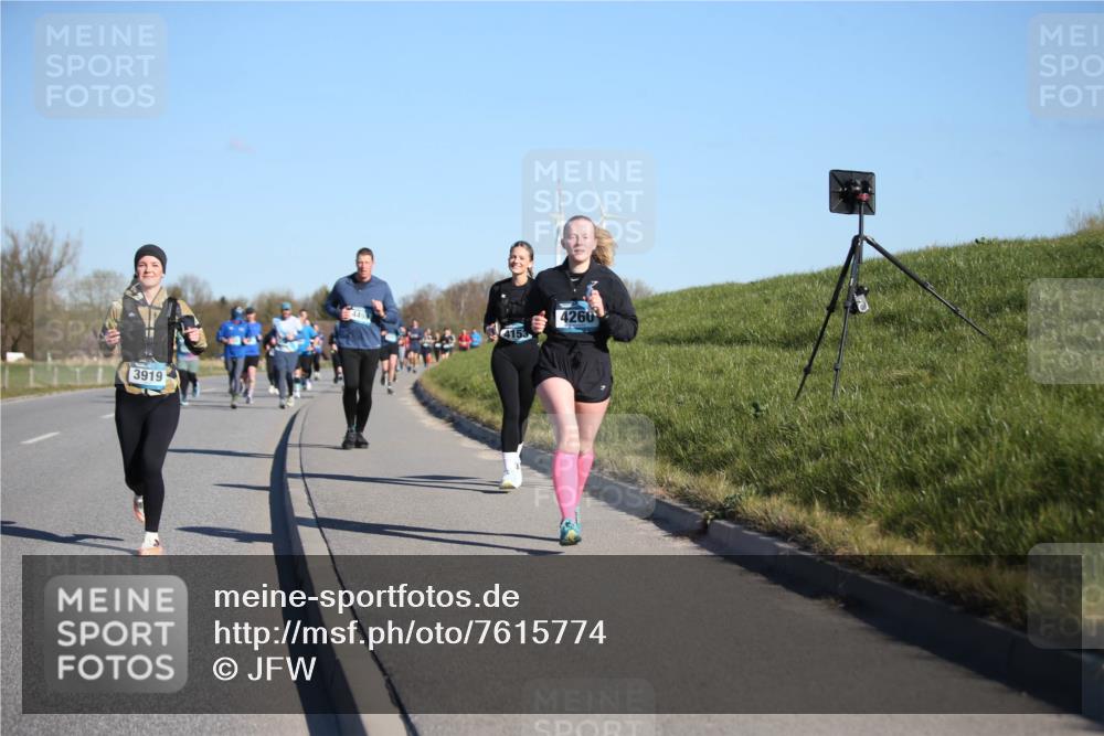 06.04.2025 - 44. Internationalen Wilhelmsburger Insellauf Jannik Wohlers http://msf.ph/oto/7615774 06.04.2025 09:35:45 Laufen 3919, 4, 4153, 4260 meine-sportfotos.de