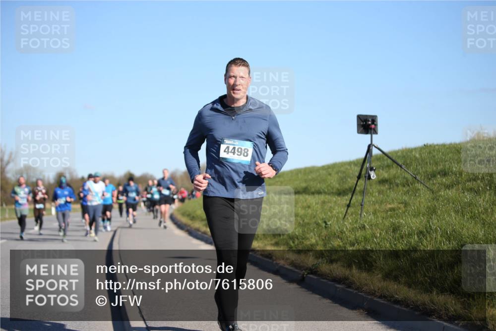 06.04.2025 - 44. Internationalen Wilhelmsburger Insellauf Jannik Wohlers http://msf.ph/oto/7615806 06.04.2025 09:35:50 Laufen 4498 meine-sportfotos.de