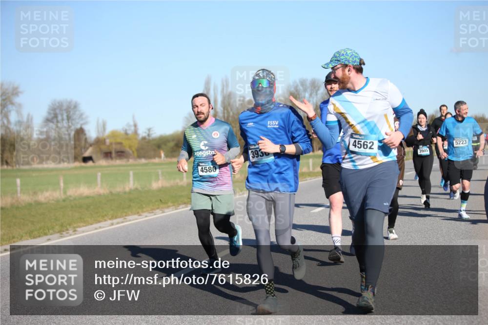 06.04.2025 - 44. Internationalen Wilhelmsburger Insellauf Jannik Wohlers http://msf.ph/oto/7615826 06.04.2025 09:35:57 Laufen 4580, 393, 4562, 5223, 3905 meine-sportfotos.de