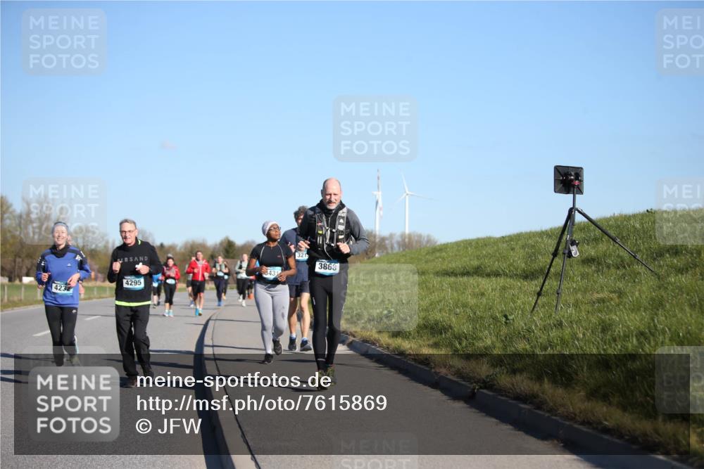 06.04.2025 - 44. Internationalen Wilhelmsburger Insellauf Jannik Wohlers http://msf.ph/oto/7615869 06.04.2025 09:36:04 Laufen 8431, 4232, 4295, 321, 3868 meine-sportfotos.de