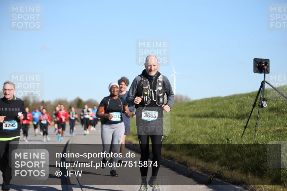 06.04.2025 - 44. Internationalen Wilhelmsburger Insellauf Jannik Wohlers http://msf.ph/oto/7615874 06.04.2025 09:36:05 Laufen 431, 4295, 3868 meine-sportfotos.de
