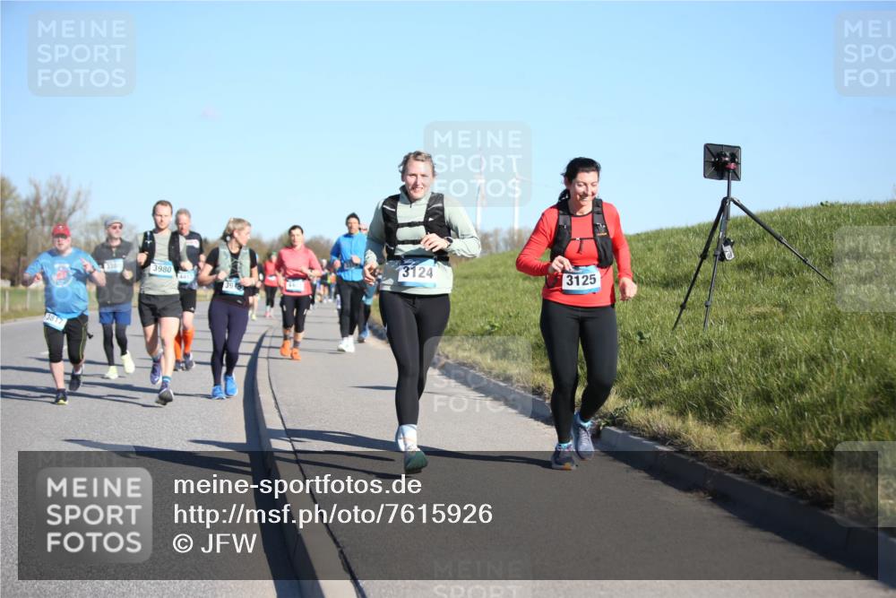 06.04.2025 - 44. Internationalen Wilhelmsburger Insellauf Jannik Wohlers http://msf.ph/oto/7615926 06.04.2025 09:36:16 Laufen 3817, 3388, 3124, 3980, 3125, 398 meine-sportfotos.de
