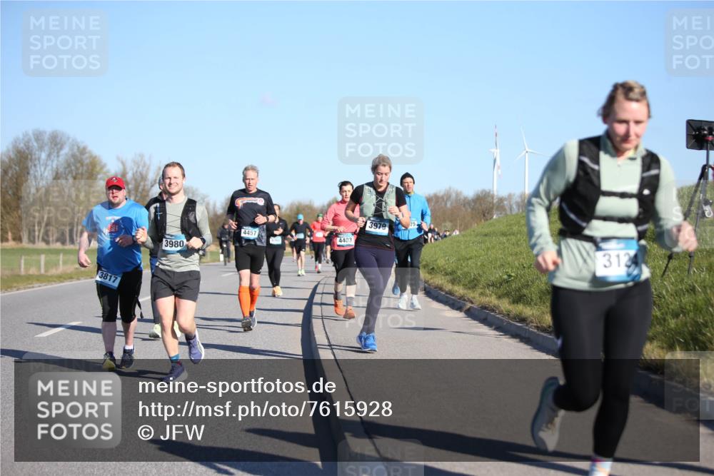 06.04.2025 - 44. Internationalen Wilhelmsburger Insellauf Jannik Wohlers http://msf.ph/oto/7615928 06.04.2025 09:36:17 Laufen 3817, 3980, 4457, 4403, 3979, 312 meine-sportfotos.de