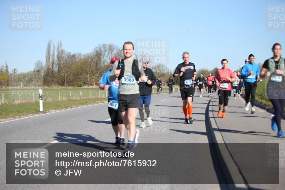 06.04.2025 - 44. Internationalen Wilhelmsburger Insellauf Jannik Wohlers http://msf.ph/oto/7615932 06.04.2025 09:36:18 Laufen 3817, 3980, 4457, 4403, 3979 meine-sportfotos.de