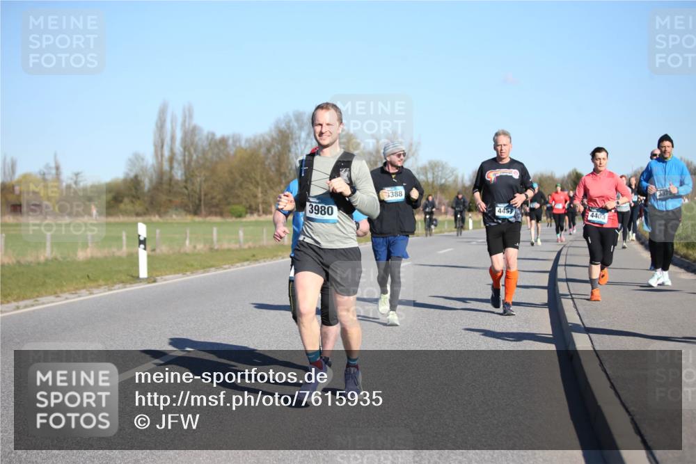 06.04.2025 - 44. Internationalen Wilhelmsburger Insellauf Jannik Wohlers http://msf.ph/oto/7615935 06.04.2025 09:36:18 Laufen 3980, 388, 4457, 4403 meine-sportfotos.de