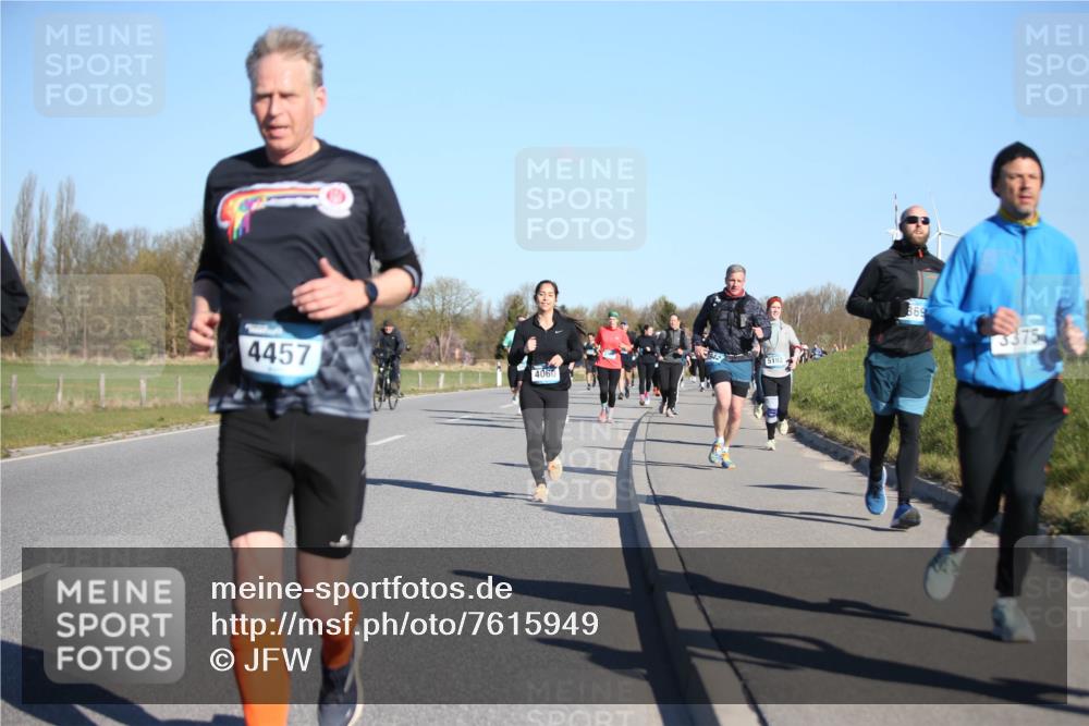 06.04.2025 - 44. Internationalen Wilhelmsburger Insellauf Jannik Wohlers http://msf.ph/oto/7615949 06.04.2025 09:36:21 Laufen 4457, 4060, 5192, 869, 3375 meine-sportfotos.de