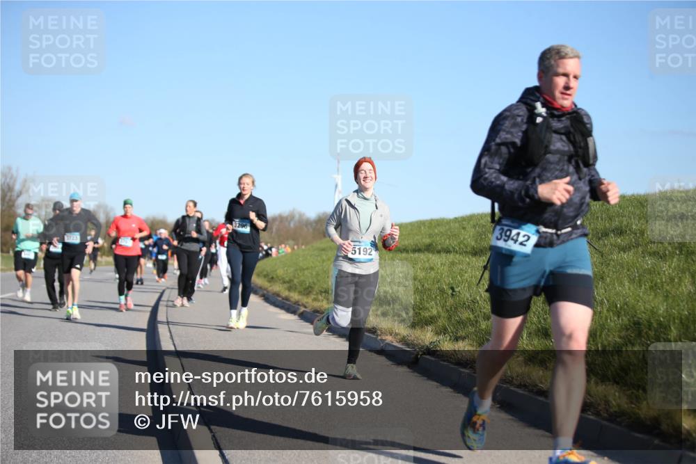 06.04.2025 - 44. Internationalen Wilhelmsburger Insellauf Jannik Wohlers http://msf.ph/oto/7615958 06.04.2025 09:36:26 Laufen 3296, 3723, 5192, 3942 meine-sportfotos.de