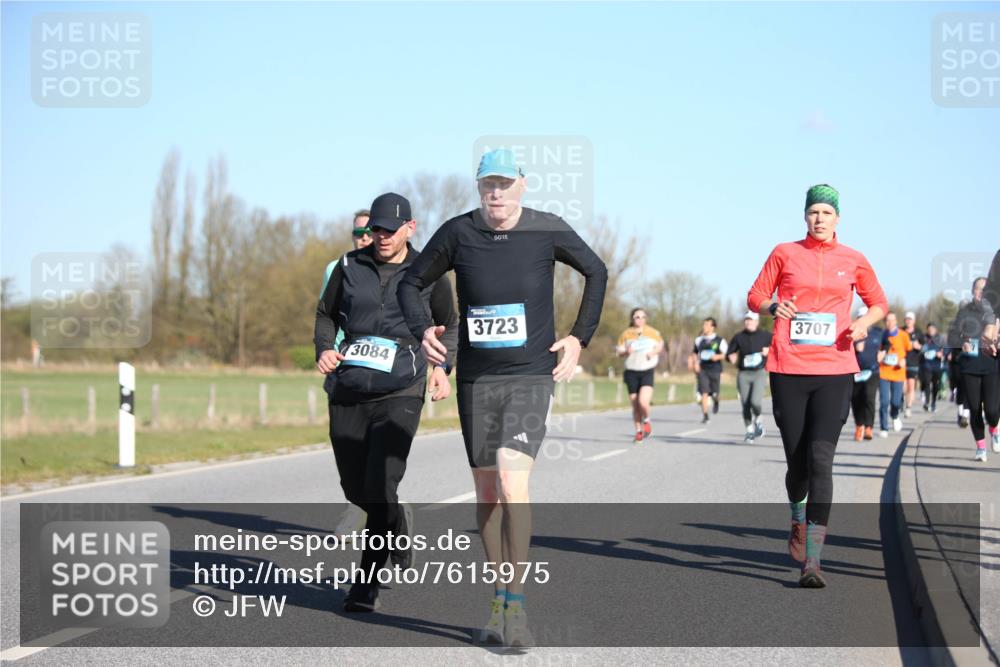 06.04.2025 - 44. Internationalen Wilhelmsburger Insellauf Jannik Wohlers http://msf.ph/oto/7615975 06.04.2025 09:36:30 Laufen 3084, 3723, 3707 meine-sportfotos.de