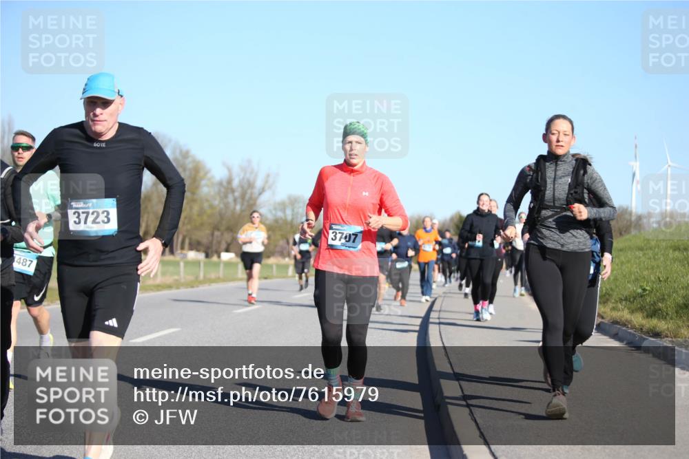 06.04.2025 - 44. Internationalen Wilhelmsburger Insellauf Jannik Wohlers http://msf.ph/oto/7615979 06.04.2025 09:36:30 Laufen 487, 3723, 3707 meine-sportfotos.de