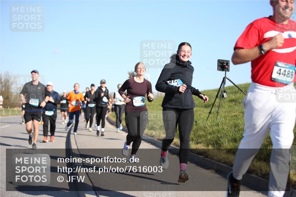 06.04.2025 - 44. Internationalen Wilhelmsburger Insellauf Jannik Wohlers http://msf.ph/oto/7616003 06.04.2025 09:36:35 Laufen 3136, 4235, 4489 meine-sportfotos.de