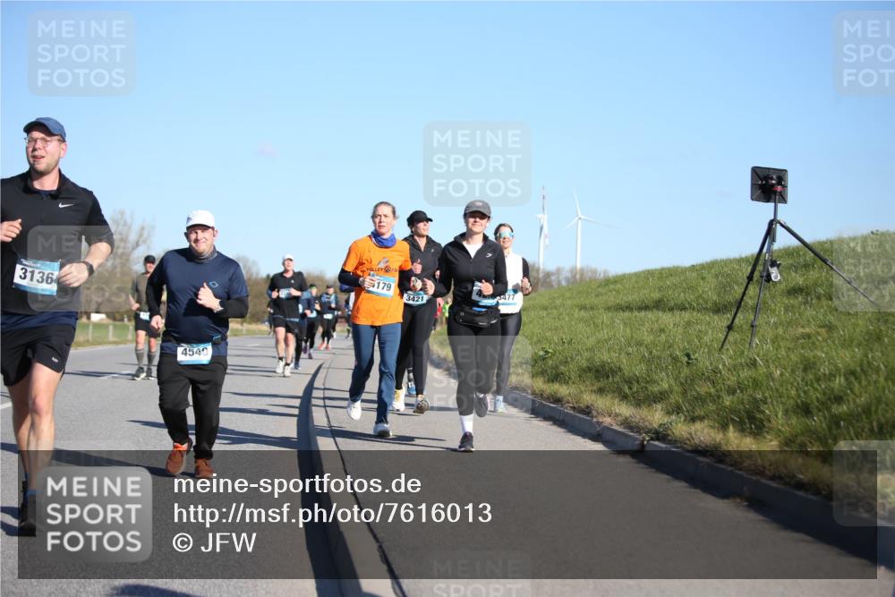 06.04.2025 - 44. Internationalen Wilhelmsburger Insellauf Jannik Wohlers http://msf.ph/oto/7616013 06.04.2025 09:36:37 Laufen 3136, 4540, 179, 3477, 3421 meine-sportfotos.de