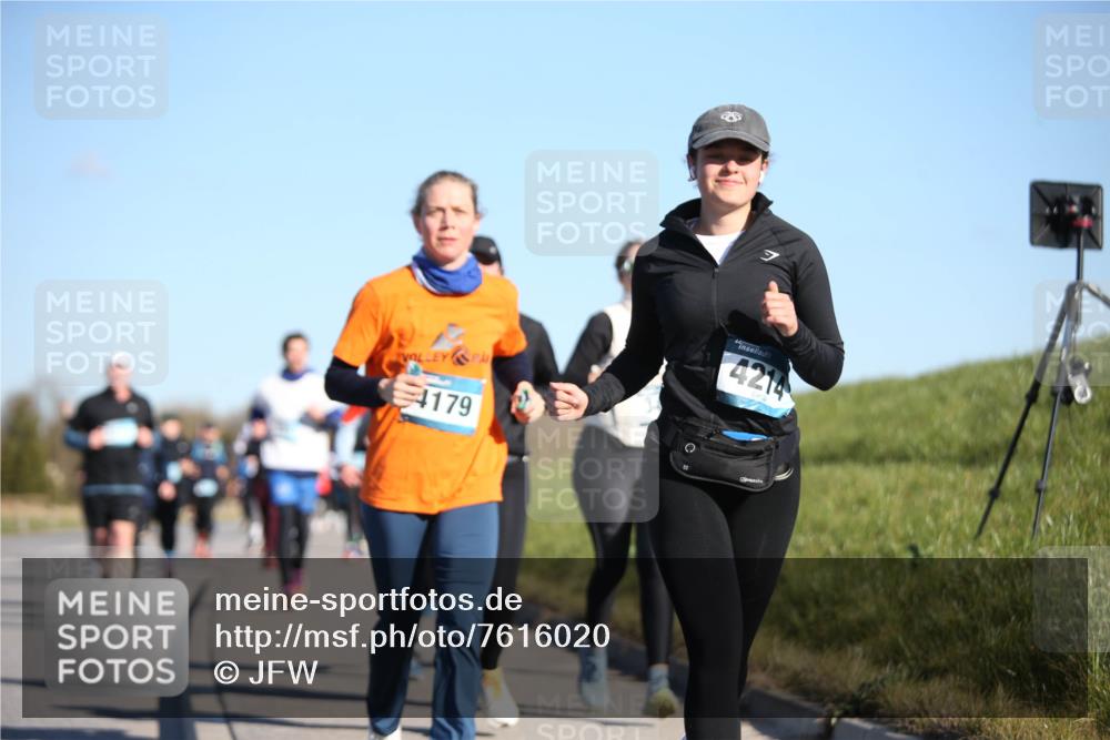 06.04.2025 - 44. Internationalen Wilhelmsburger Insellauf Jannik Wohlers http://msf.ph/oto/7616020 06.04.2025 09:36:38 Laufen 4214, 4179 meine-sportfotos.de