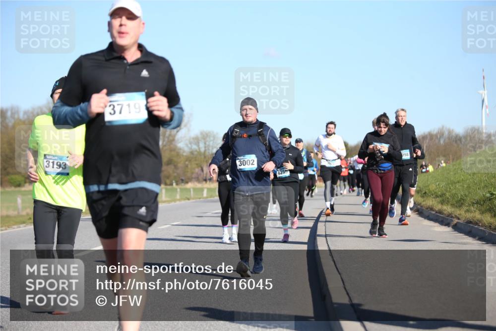 06.04.2025 - 44. Internationalen Wilhelmsburger Insellauf Jannik Wohlers http://msf.ph/oto/7616045 06.04.2025 09:36:44 Laufen 3193, 3719, 3002, 4255, 098 meine-sportfotos.de