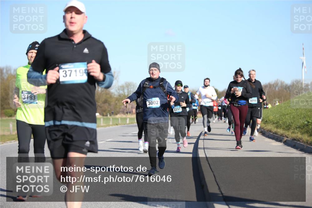 06.04.2025 - 44. Internationalen Wilhelmsburger Insellauf Jannik Wohlers http://msf.ph/oto/7616046 06.04.2025 09:36:44 Laufen 3193, 3719, 3002, 4255, 27, 4098 meine-sportfotos.de