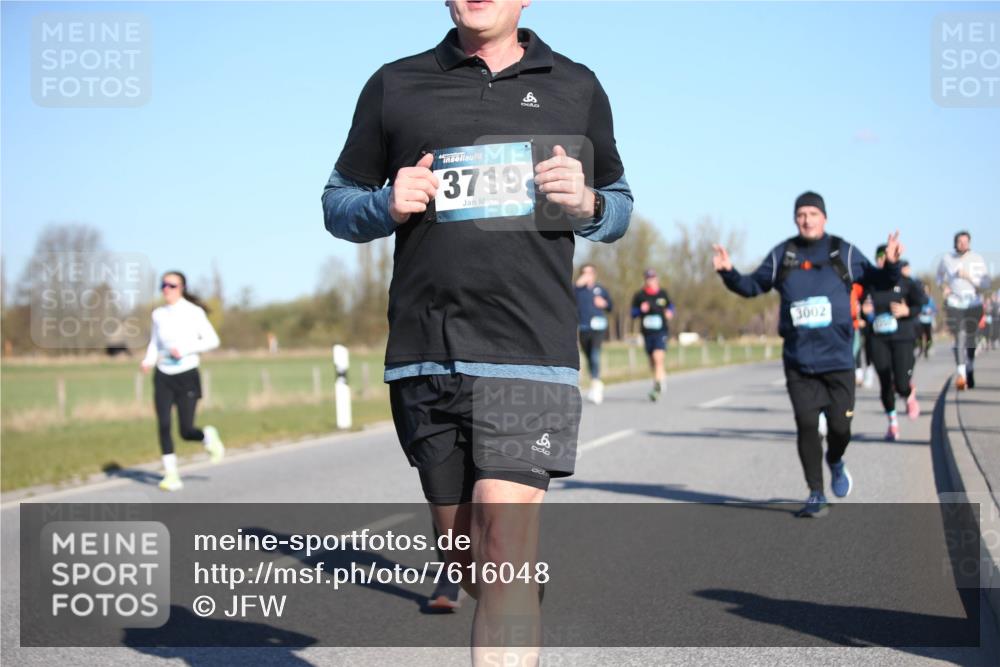 06.04.2025 - 44. Internationalen Wilhelmsburger Insellauf Jannik Wohlers http://msf.ph/oto/7616048 06.04.2025 09:36:45 Laufen 3719, 3002 meine-sportfotos.de