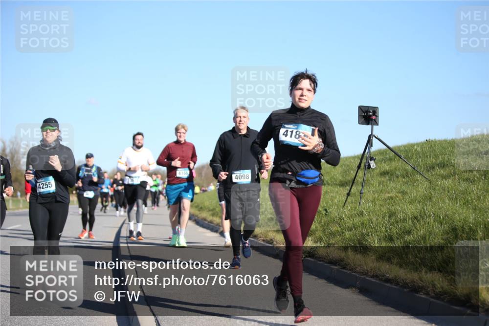 06.04.2025 - 44. Internationalen Wilhelmsburger Insellauf Jannik Wohlers http://msf.ph/oto/7616063 06.04.2025 09:36:48 Laufen 4255, 4166, 4098, 418 meine-sportfotos.de
