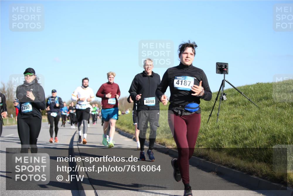 06.04.2025 - 44. Internationalen Wilhelmsburger Insellauf Jannik Wohlers http://msf.ph/oto/7616064 06.04.2025 09:36:48 Laufen 4255, 4166, 4098, 4187 meine-sportfotos.de