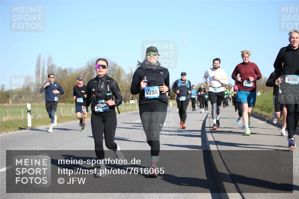 06.04.2025 - 44. Internationalen Wilhelmsburger Insellauf Jannik Wohlers http://msf.ph/oto/7616065 06.04.2025 09:36:49 Laufen 3664, 3928, 352, 4255, 4166, 4098 meine-sportfotos.de