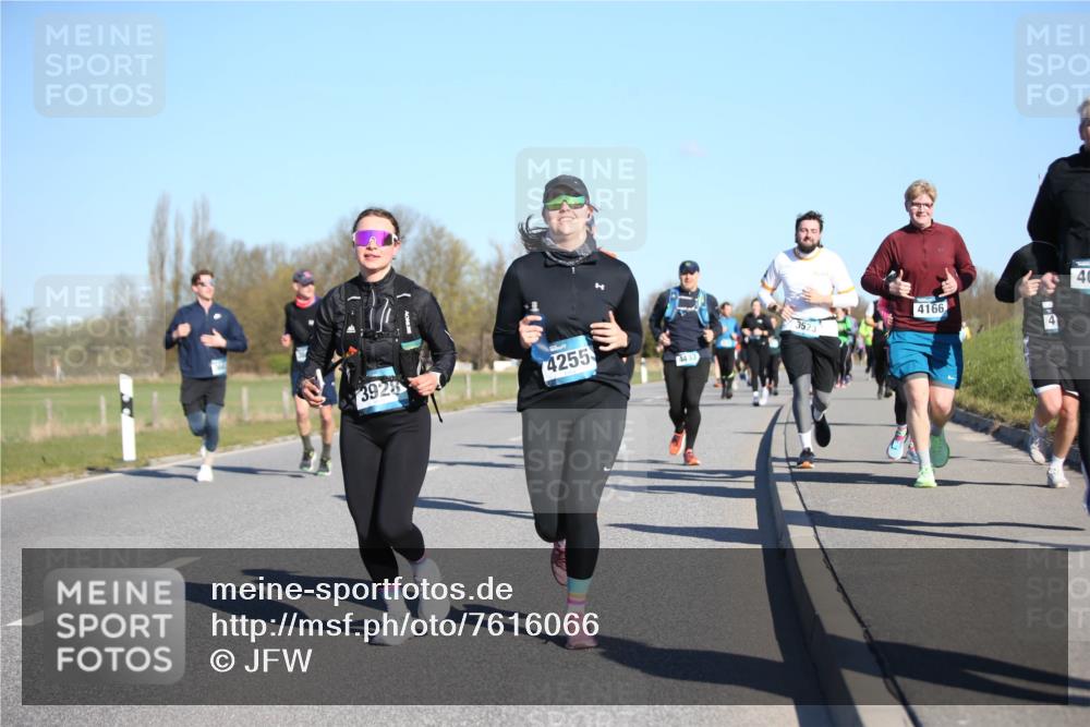 06.04.2025 - 44. Internationalen Wilhelmsburger Insellauf Jannik Wohlers http://msf.ph/oto/7616066 06.04.2025 09:36:49 Laufen 3928, 4255, 443, 352, 4166, 40 meine-sportfotos.de