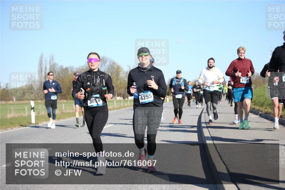 06.04.2025 - 44. Internationalen Wilhelmsburger Insellauf Jannik Wohlers http://msf.ph/oto/7616067 06.04.2025 09:36:49 Laufen 3603, 398, 4255, 44, 4166 meine-sportfotos.de