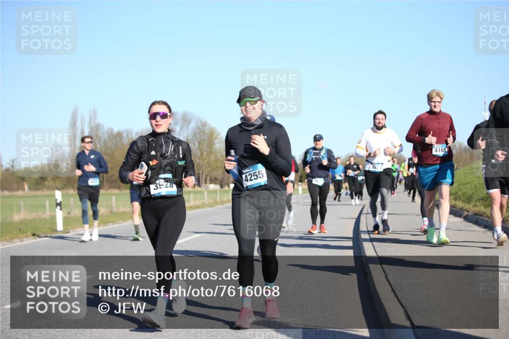 06.04.2025 - 44. Internationalen Wilhelmsburger Insellauf Jannik Wohlers http://msf.ph/oto/7616068 06.04.2025 09:36:49 Laufen 3663, 3928, 4255, 44, 3523, 4166 meine-sportfotos.de