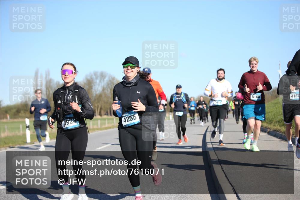 06.04.2025 - 44. Internationalen Wilhelmsburger Insellauf Jannik Wohlers http://msf.ph/oto/7616071 06.04.2025 09:36:49 Laufen 4255, 3523, 4166, 4168 meine-sportfotos.de