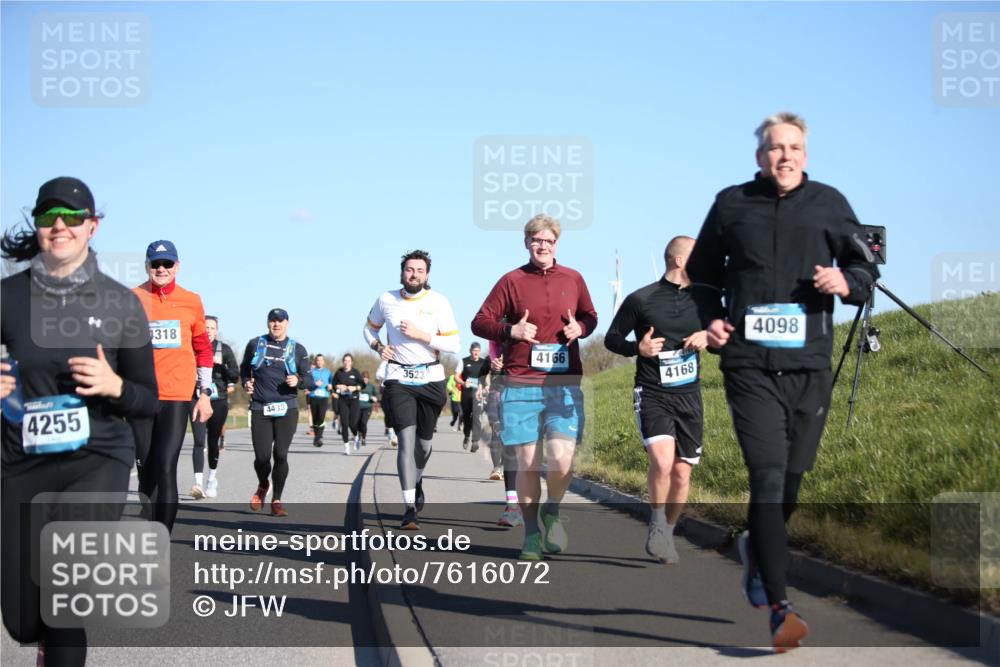 06.04.2025 - 44. Internationalen Wilhelmsburger Insellauf Jannik Wohlers http://msf.ph/oto/7616072 06.04.2025 09:36:49 Laufen 4255, 1318, 4433, 3523, 4166, 4168, 4098 meine-sportfotos.de