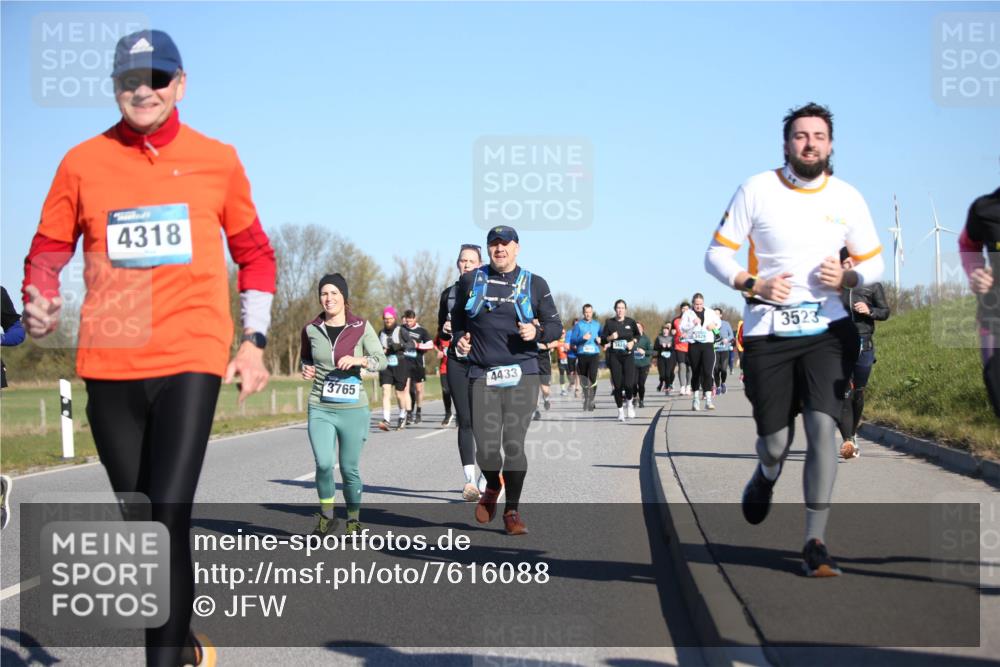 06.04.2025 - 44. Internationalen Wilhelmsburger Insellauf Jannik Wohlers http://msf.ph/oto/7616088 06.04.2025 09:36:52 Laufen 4318, 3765, 4433, 3523 meine-sportfotos.de