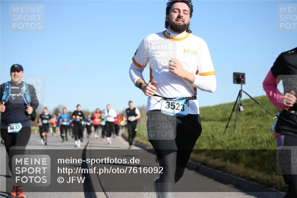 06.04.2025 - 44. Internationalen Wilhelmsburger Insellauf Jannik Wohlers http://msf.ph/oto/7616092 06.04.2025 09:36:53 Laufen 4433, 3523 meine-sportfotos.de
