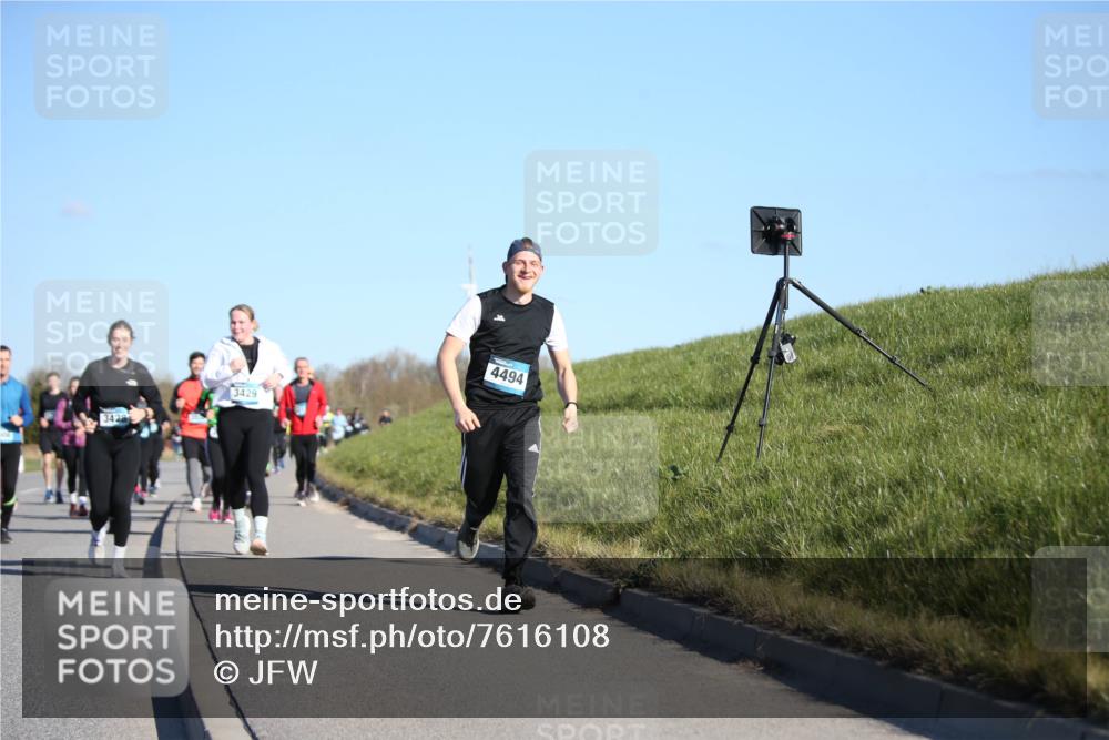 06.04.2025 - 44. Internationalen Wilhelmsburger Insellauf Jannik Wohlers http://msf.ph/oto/7616108 06.04.2025 09:36:56 Laufen 3428, 3429, 4494 meine-sportfotos.de