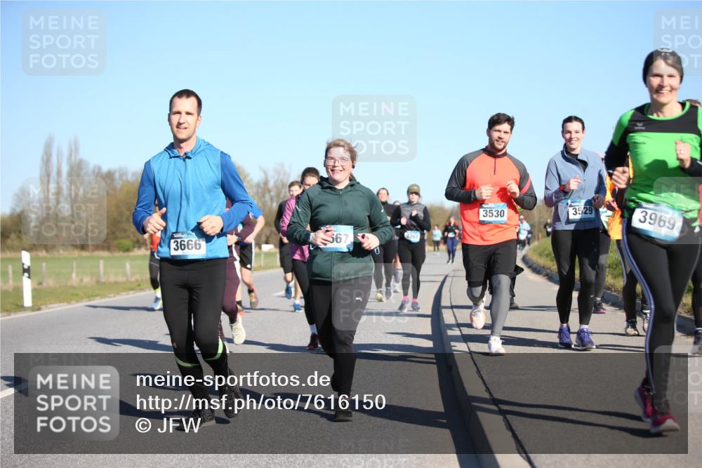 06.04.2025 - 44. Internationalen Wilhelmsburger Insellauf Jannik Wohlers http://msf.ph/oto/7616150 06.04.2025 09:37:02 Laufen 3666, 567, 4367, 3529, 3530, 3969 meine-sportfotos.de