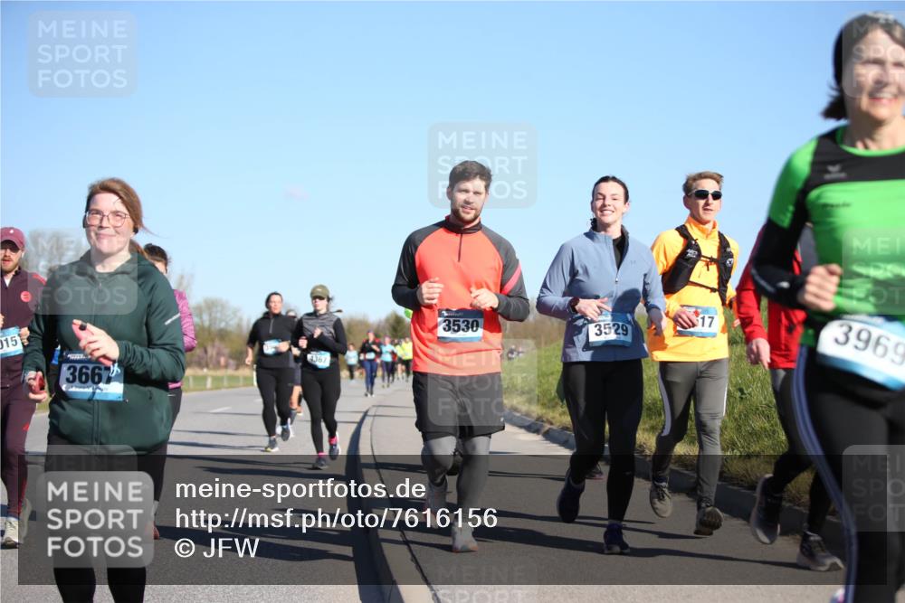 06.04.2025 - 44. Internationalen Wilhelmsburger Insellauf Jannik Wohlers http://msf.ph/oto/7616156 06.04.2025 09:37:03 Laufen 015, 3667, 4367, 3530, 3529, 3969 meine-sportfotos.de