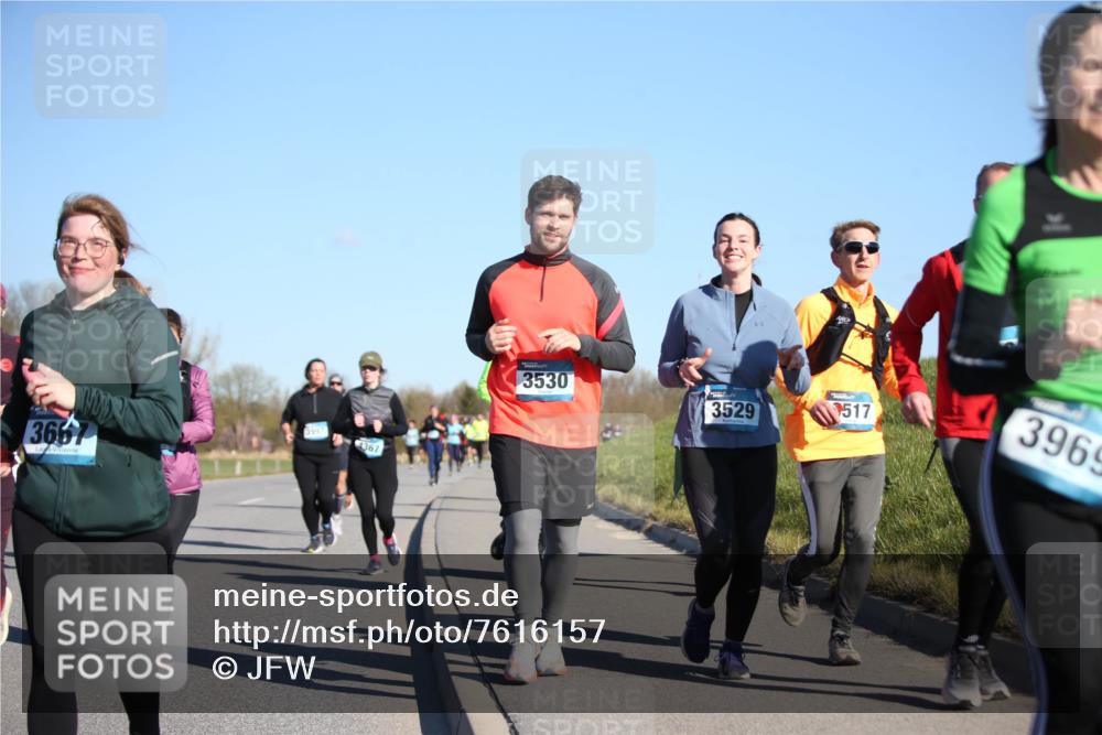 06.04.2025 - 44. Internationalen Wilhelmsburger Insellauf Jannik Wohlers http://msf.ph/oto/7616157 06.04.2025 09:37:03 Laufen 3667, 3997, 4367, 3530, 3529, 517, 3969 meine-sportfotos.de