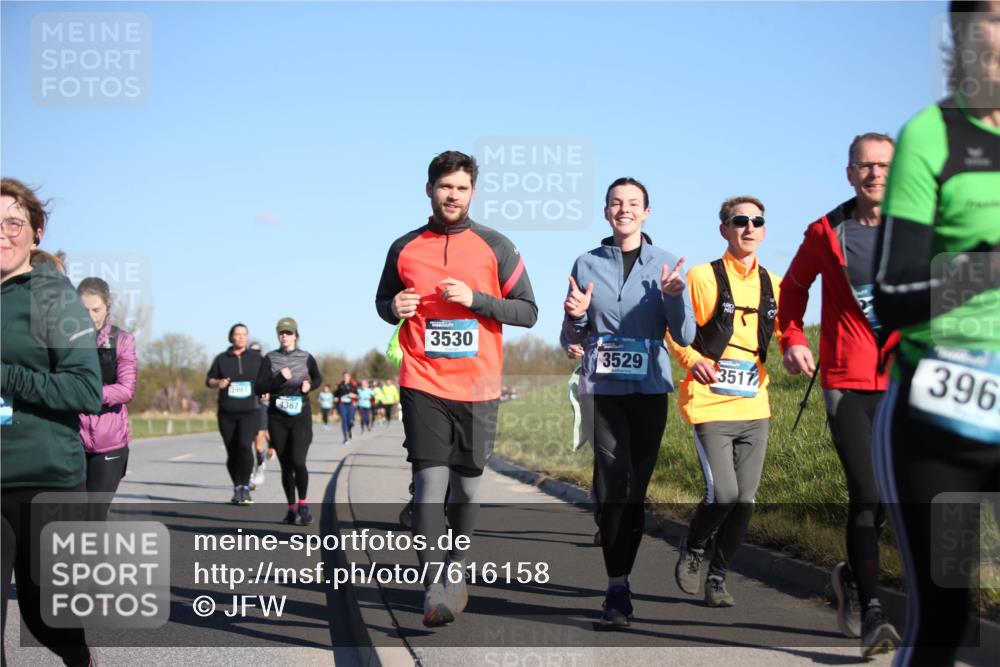 06.04.2025 - 44. Internationalen Wilhelmsburger Insellauf Jannik Wohlers http://msf.ph/oto/7616158 06.04.2025 09:37:04 Laufen 3997, 4367, 3530, 3529, 3517, 396 meine-sportfotos.de